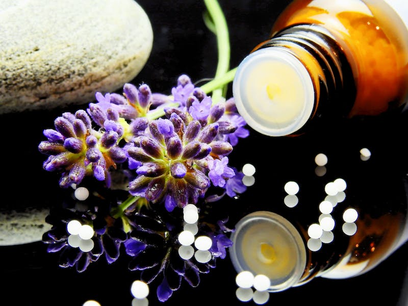 Aromatherapy Essential Oils: Benefits, Usage and Side Effects